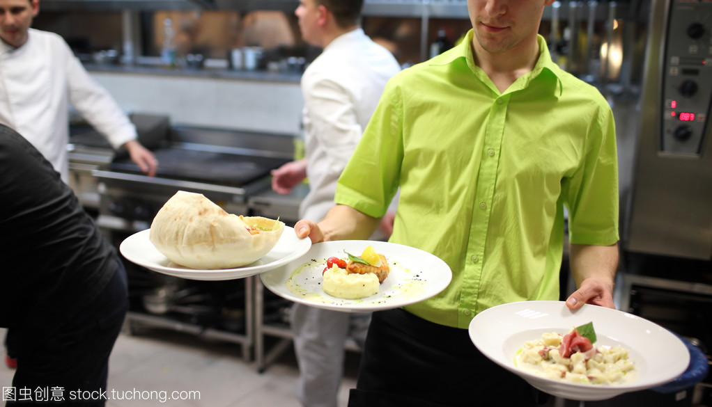 品味與呈現(xiàn) 餐飲服務(wù)中的團隊協(xié)作